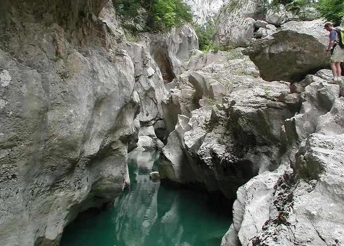 Hotell Les Alpes Gréoux-les-Bains