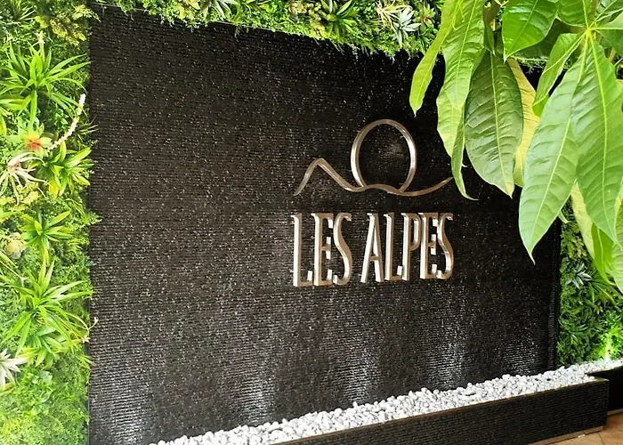 Hotell Les Alpes 3*