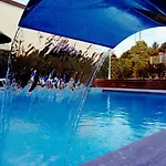 Les Alpes Hotel