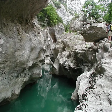 فندق Les Alpes Gréoux-les-Bains